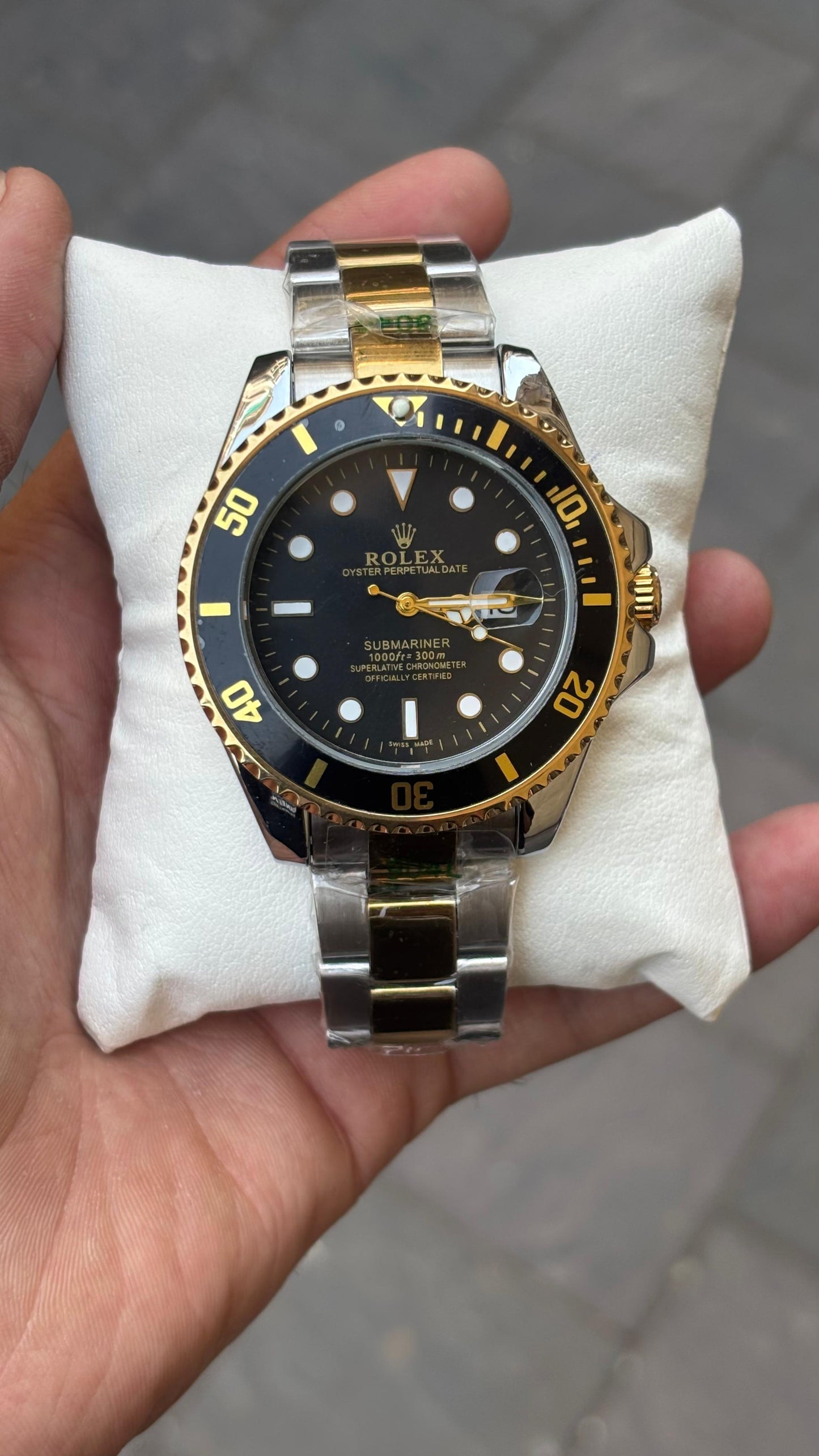 Rol-ex Submariner Analog Black Dial Men's Watch